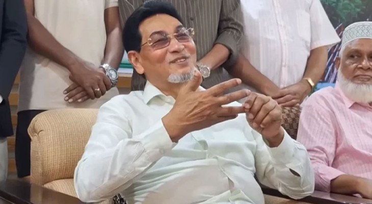 ‘শেখ হাসিনার দুপুরের খাবারে খরচ ছিল সাড়ে ১০ লাখ, তারেক রহমান খান ১৫০ টাকায়’